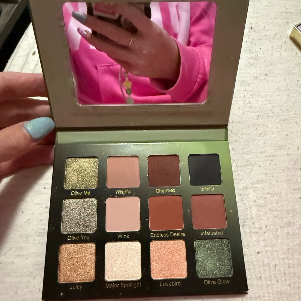 Violet Voss olive you forever palette